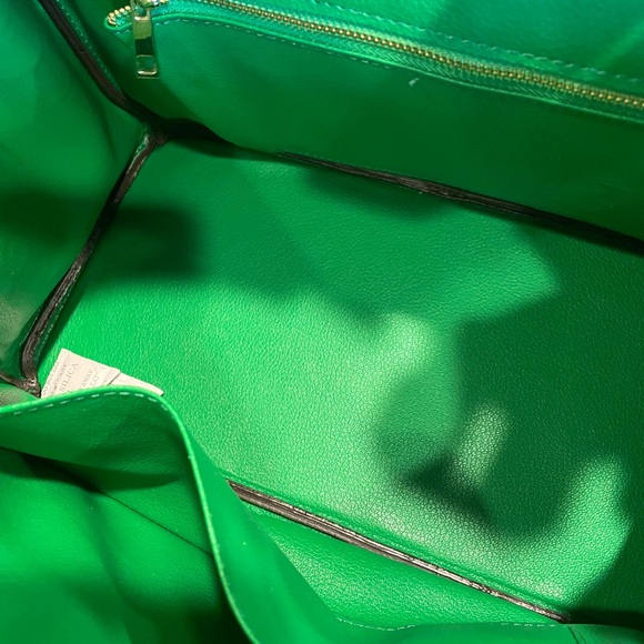 Vibrant Green Crocodile-Embossed Tote - Picture 8 of 8